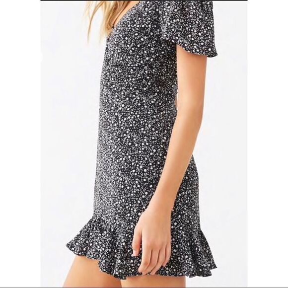 ✨ Floral Ruched Mini Dress✨ - Picture 3 of 5